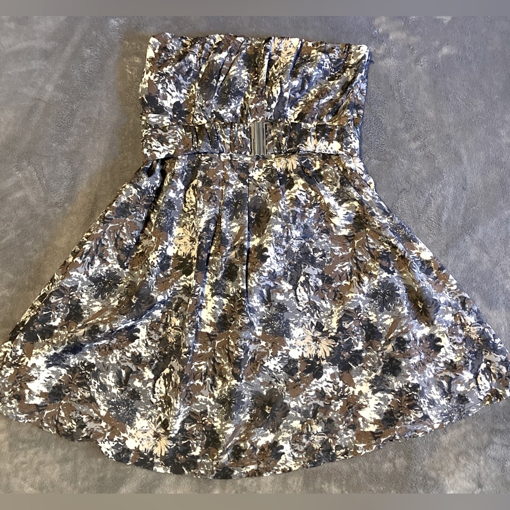 Strapless dress with cute belt!
